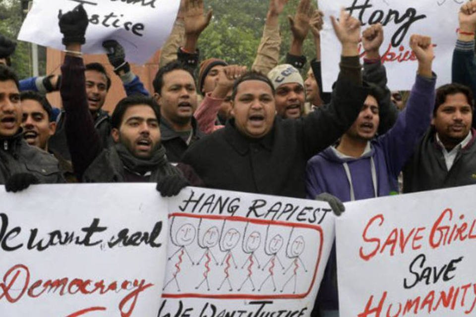 Estupradores indianos se apresentam nesta segunda à Justiça