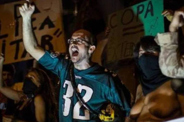 
	Manifestantes fazem ato contra a Copa do Mundo em maio, no Rio de Janeiro
 (AFP)