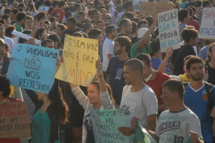  Manifestações do lado de fora do Estádio Maracanã, no Rio de Janeiro (Tomaz Silva/ABr)