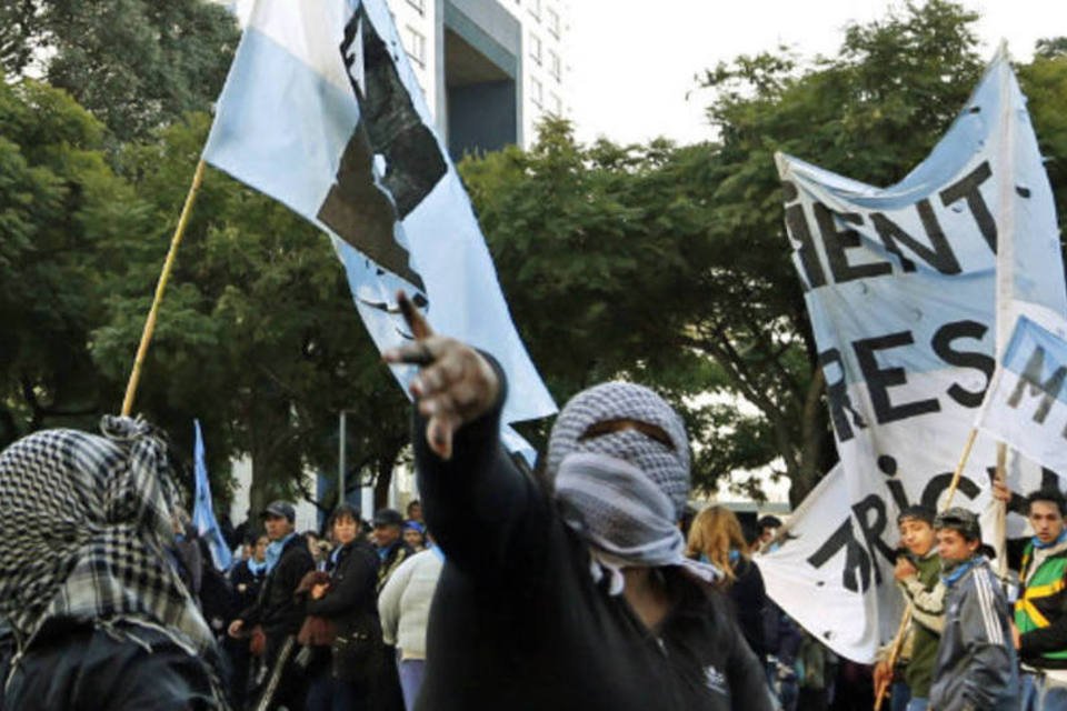 Protesto indígena contra acordo YPF-Chevron na Argentina