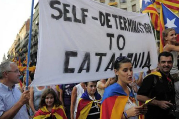 
	Manifesta&ccedil;&atilde;o pela independ&ecirc;ncia da Catalunha, em Barcelona: governo deve tentar bloquear referendo separatista
 (©AFP / Josep Lago)
