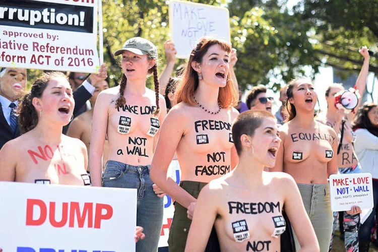 
	Mulheres protestam contra Trump e a favor da igualdade
 (REUTERS/Noah Berger)