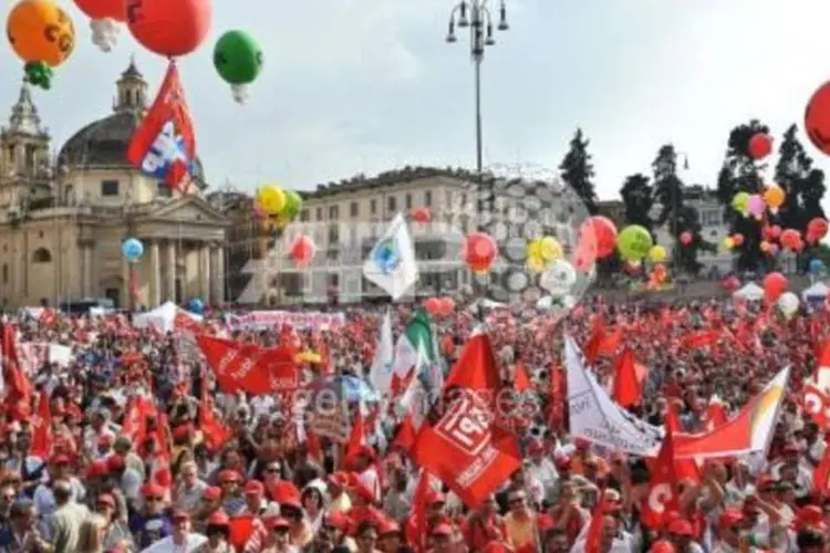 Manifestantes em Roma: mais de 100.000 italianos participaram do ato, segundo sindicato (.)