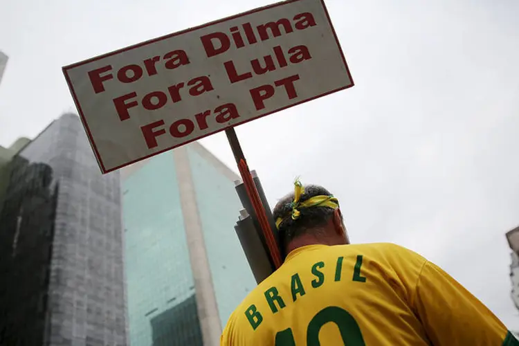 
	Protesto em S&atilde;o Paulo: espera-se que cerca de um milh&atilde;o de brasileiros manifestem sua irrita&ccedil;&atilde;o em mais de 400 cidades
 (Nacho Doce/Reuters)