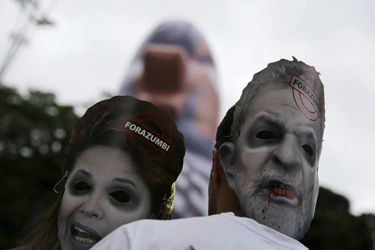 
	Protestos: &quot;Foi um fim de semana muito ruim para o governo. As manifesta&ccedil;&otilde;es se mostraram muito poderosas, maiores que em 2015&quot;
 (Nacho Doce/Reuters)