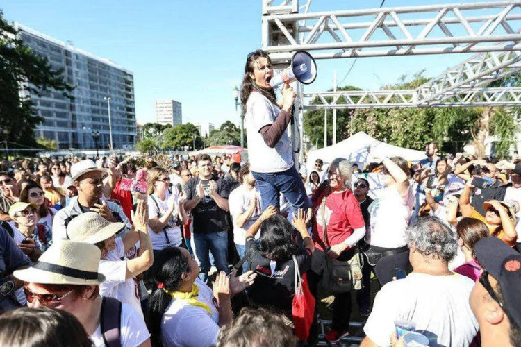 
	Protestos de professores no pr&eacute;dio da Assembleia Legislativa do Paran&aacute;: os professores de S&atilde;o Paulo exigem reajuste salarial de 75,33%
 (Joka Madruga /APP Sindicato)