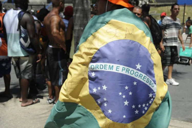 Garis da cidade protestam pelo terceiro dia consecutivo em frente à prefeitura do Rio de Janeiro (Tomaz Silva/Agência Brasil)