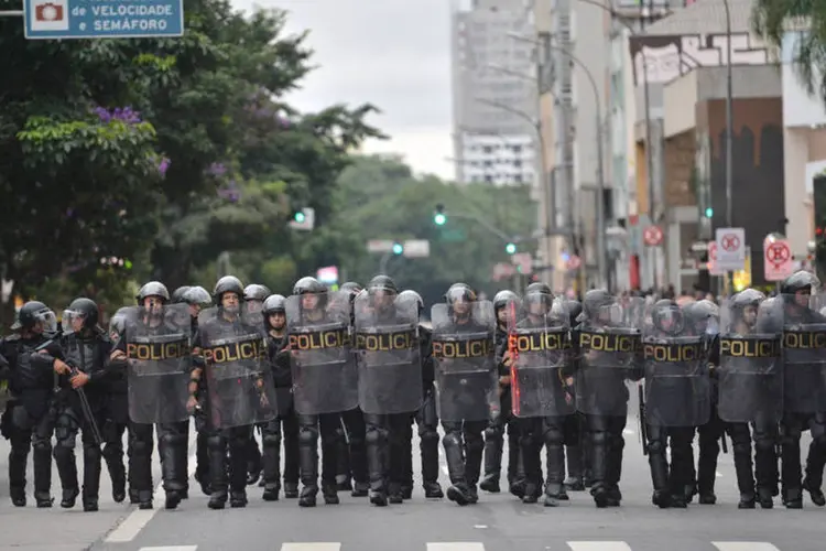 
	Pol&iacute;cia Militar: PMs foram respons&aacute;veis por 8 mil mortes na &uacute;ltima d&eacute;cada no estado do Rio de Janeiro
 (Nelson Almeida / AFP)