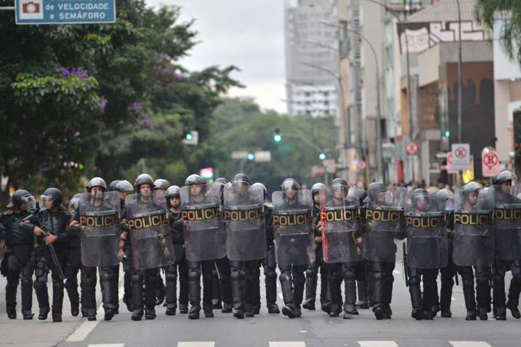 
	Protestos: segundo o secret&aacute;rio, houve &quot;necessidade&quot; de dispersar o ato da &uacute;ltima ter&ccedil;a-feira
 (Nelson Almeida/AFP)