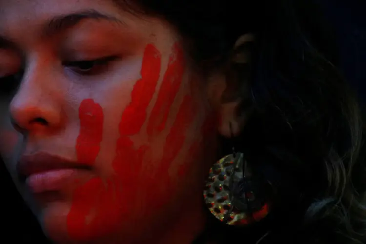 
	Manifestante protesta contra cultura de estupro: de acordo com o Artigo 128 do C&oacute;digo Penal, aborto &eacute; permitido no caso de estupro
 (Ricardo Moraes/Reuters)