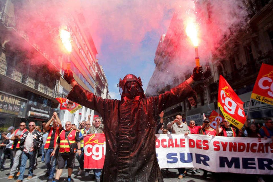 Sindicatos da França fazem último protesto antes da reforma