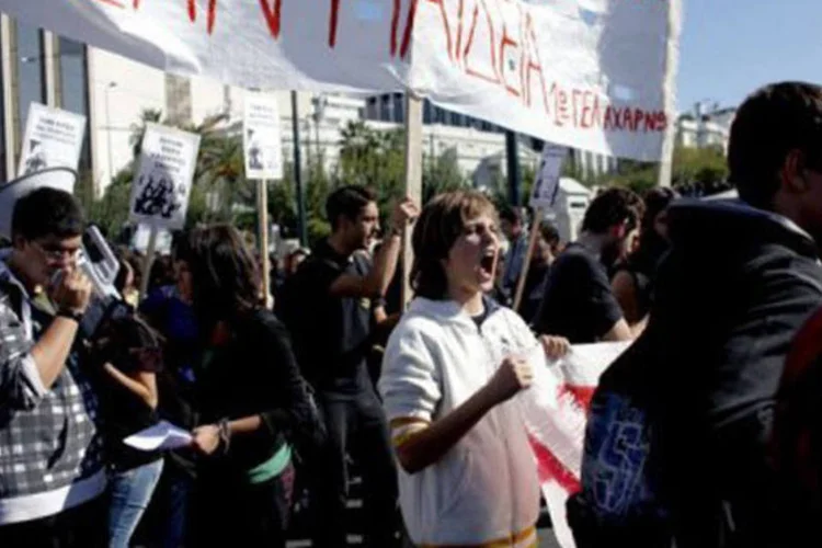 Manifestantes lotaram a Praça Syntagma para protestar contra as novas medidas de austeridade
 (Angelos Tzortzinis/AFP)