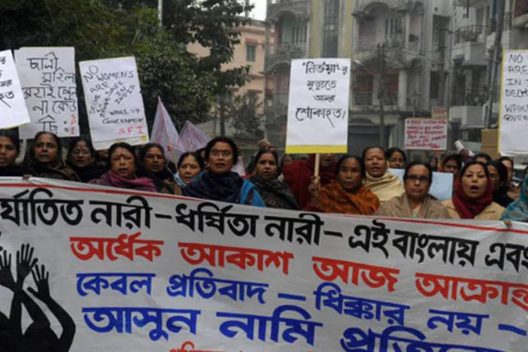 
	Indianos protestam: a natureza particularmente brutal desta agress&atilde;o causou manifesta&ccedil;&otilde;es em massa e provocou um intenso debate sobre a viol&ecirc;ncia contra as mulheres
 (Diptendu Dutta/AFP)