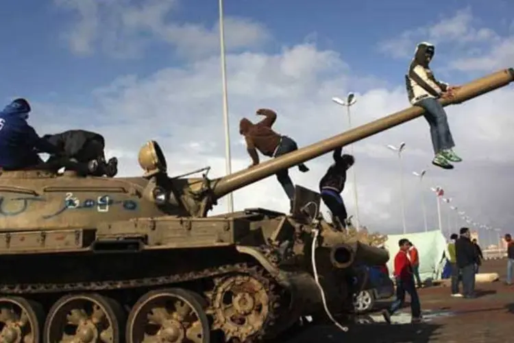Protestos em Bengazi: A tomada de Ras Lanuf representou uma importante vitória para os rebeldes na sexta-feira, mas o avanço deles rumo à Sirte foi contido (John Moore/Getty Images)