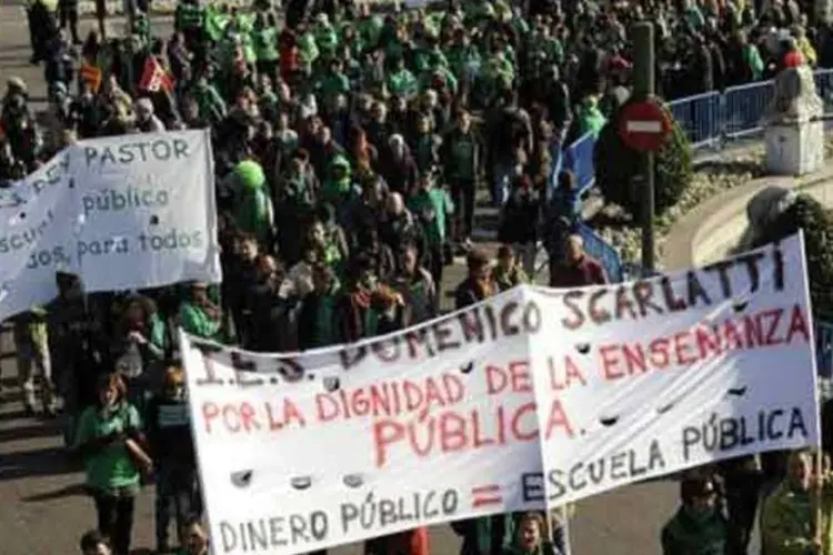 Camisetas, jalecos, lenços e inclusive uma peruca verde invadiram o centro da capital (Dani Pozo/ AFP)