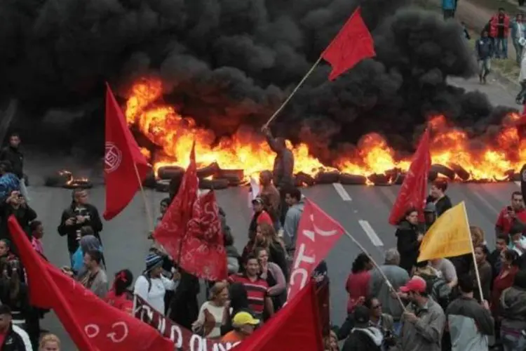 
	Protestos do MSTS bloqueia rodoviais em seis estados: S&atilde;o Paulo, Rio de Janeiro, Minas Gerais, Paran&aacute;, Cear&aacute; e Para&iacute;ba
 (Divulgação/Facebook)