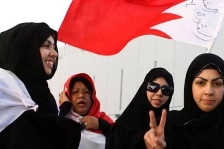 Mulheres protestam no Bahrein: EUA mudaram estratégia para democratizar países (Adam Jan/AFP)