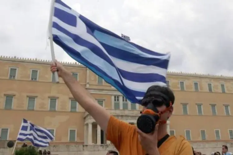 Para a agência de classificação de risco, a Grécia ainda enfrenta desafios de solvência de médio prazo (Milos Bicanski/Getty Images)