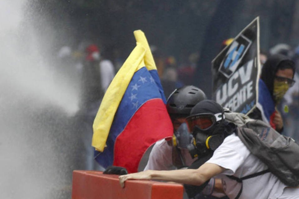 Francisco pede que Maduro e oposição se respeitem