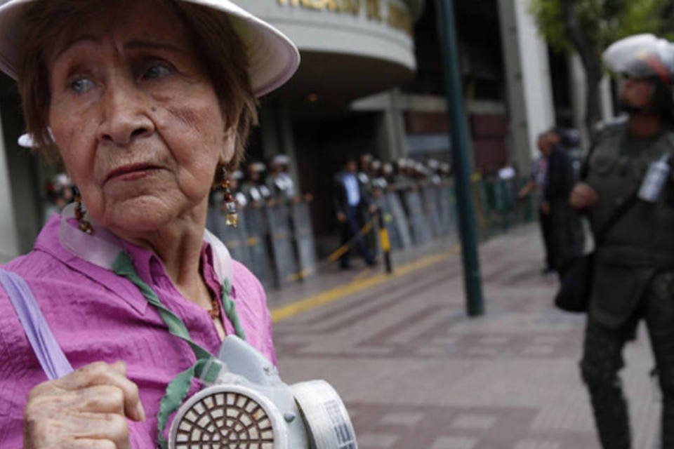 Redes de TV se silenciam durante protestos na Venezuela