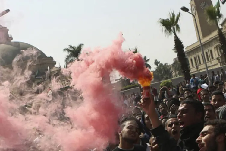
	Protestos no Egito: se for eleito, Mansur proibir&aacute; manifesta&ccedil;&otilde;es e greves durante um ano,&nbsp;&quot;at&eacute; que o pa&iacute;s recupere sua estabilidade&quot;. Depois, leis ir&atilde;o regular os protestos&nbsp;&quot;como nos pa&iacute;ses ocidentais&quot;
 (Amr Abdallah Dalsh/Reuters)