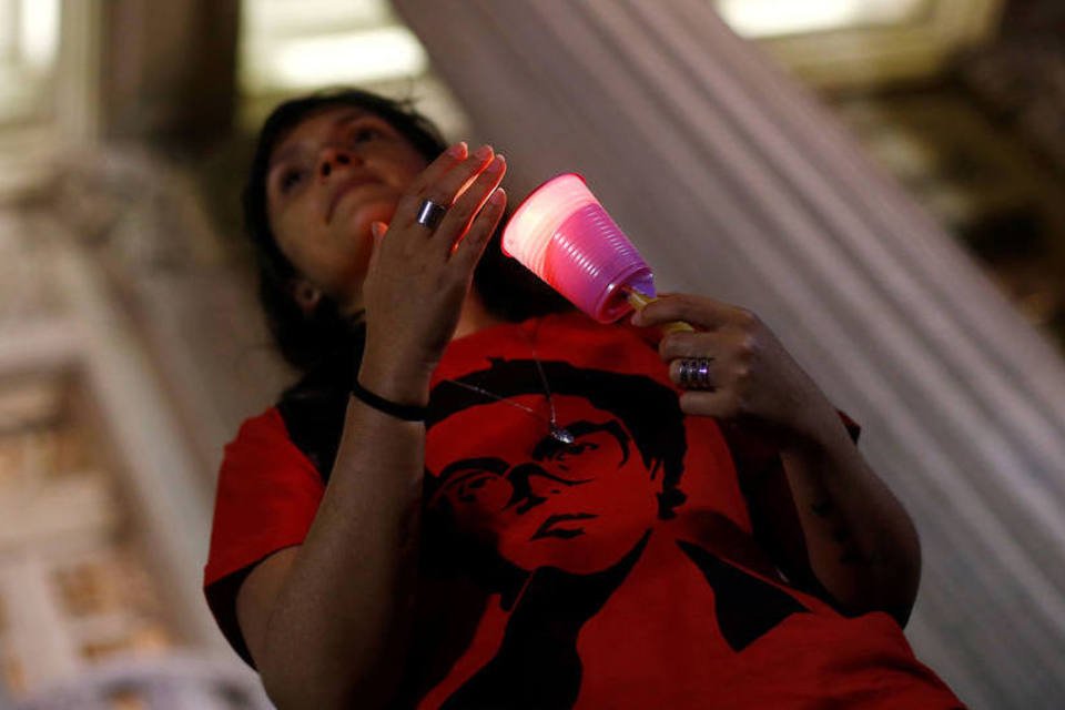 Grupos pró e contra impeachment entram em conflito no Rio