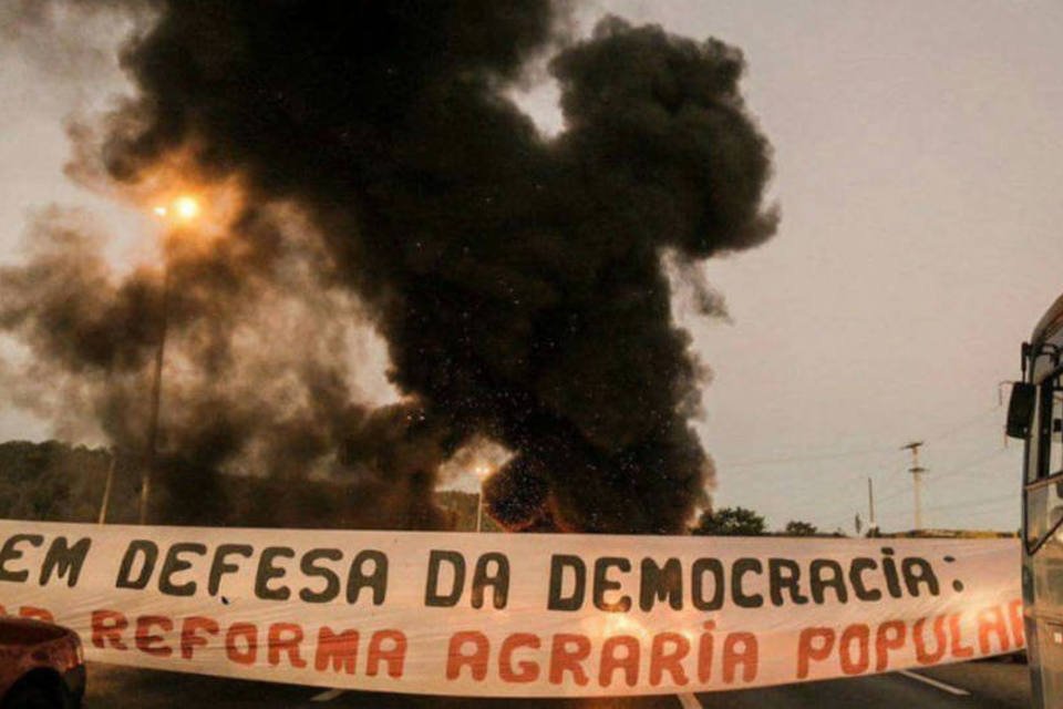 Protestos contra impeachment bloqueiam rodovias no Rio