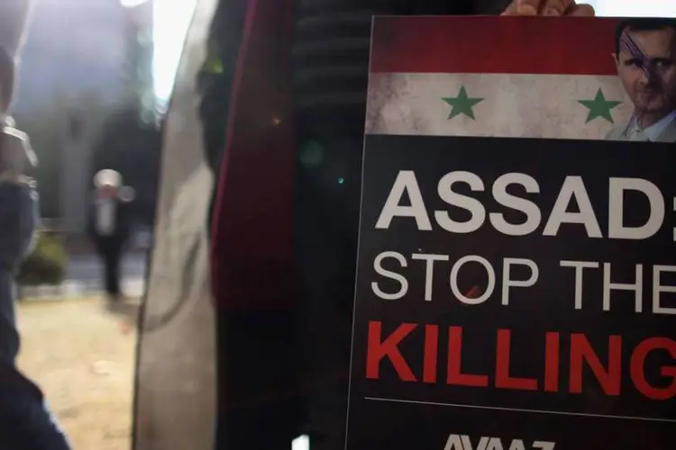Protesto na Síria: apesar da libertação, outros dos pontos do plano árabe não foram cumpridos, como o fim da violência e a retirada das forças de segurança das ruas (Getty Images)