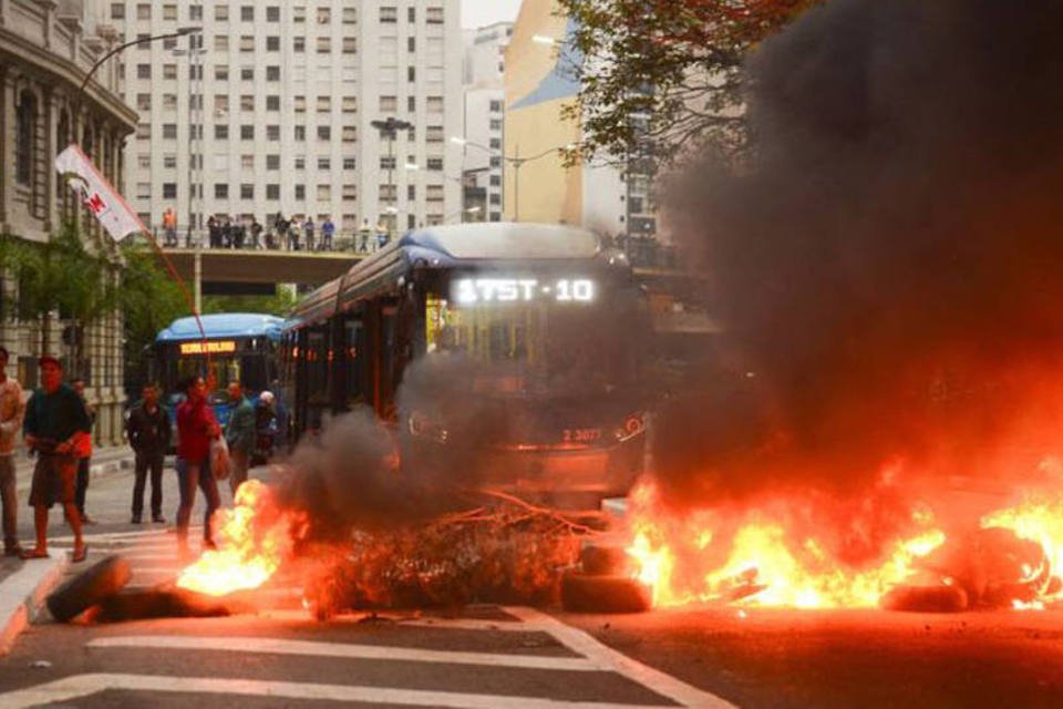 São Paulo tem 121 km de lentidão por manifestações
