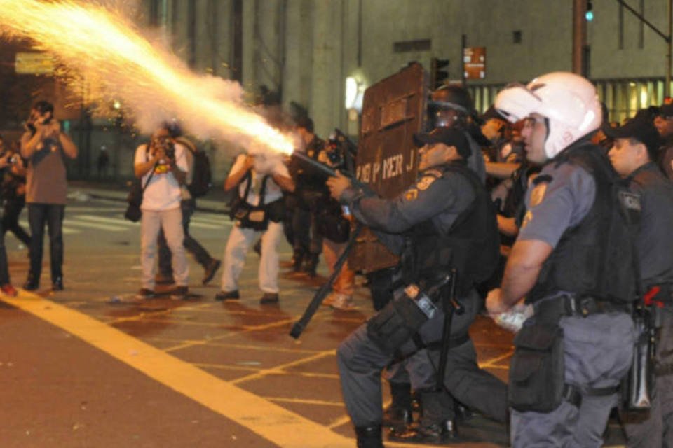 Chegam a 49 presos em manifestações no Rio