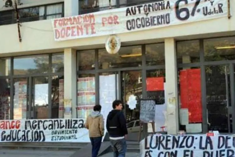 Professores organizam protesto no uruguai (©afp.com / miguel rojo)