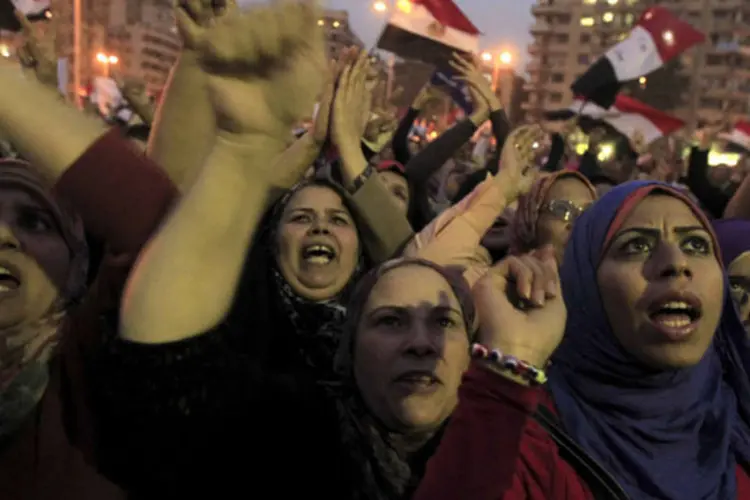 
	Manifestantes protestam contra o governo e o presidente eg&iacute;pcio, Mohamed Mursi: mandato deve ser limitado a dois per&iacute;odos de quatro anos
 (Mohamed Abd El Ghany/Reuters)