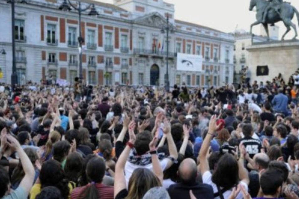 Protestos em Madri pedem reformas políticas e sociais