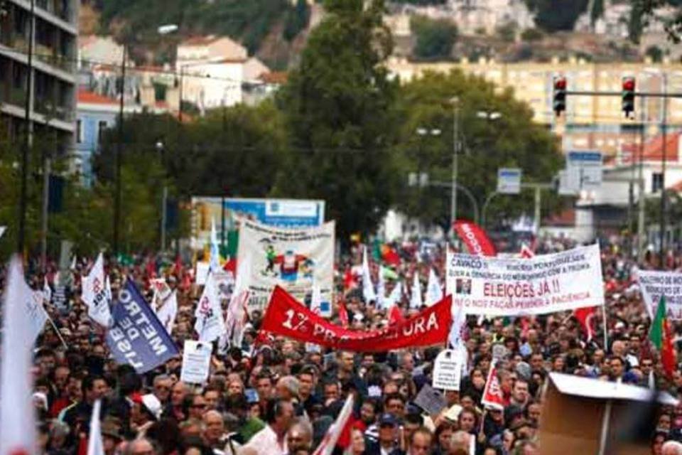 Portugueses marcham contra orçamento