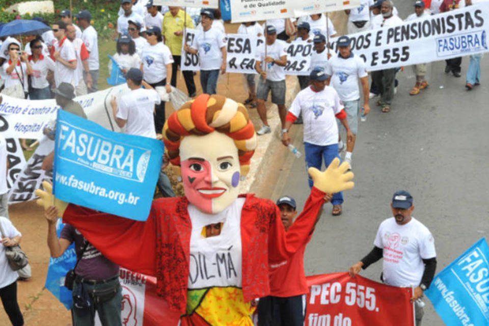 Manifestações irritam deputados na votação do mínimo