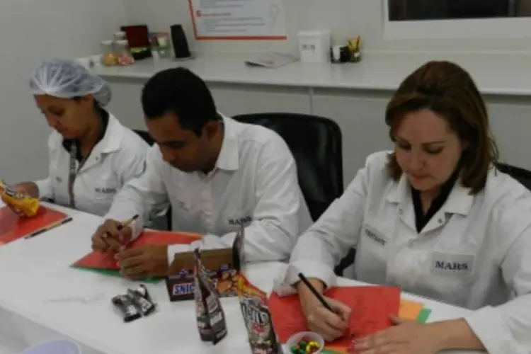 Provadores de chocolates da Mars: voluntários de todas as áreas participam (Divulgação)