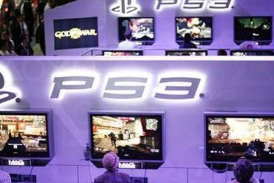 Visitantes jogam o PlayStation 3: Sony quer transmitir o serviço de TV paga no videogame.