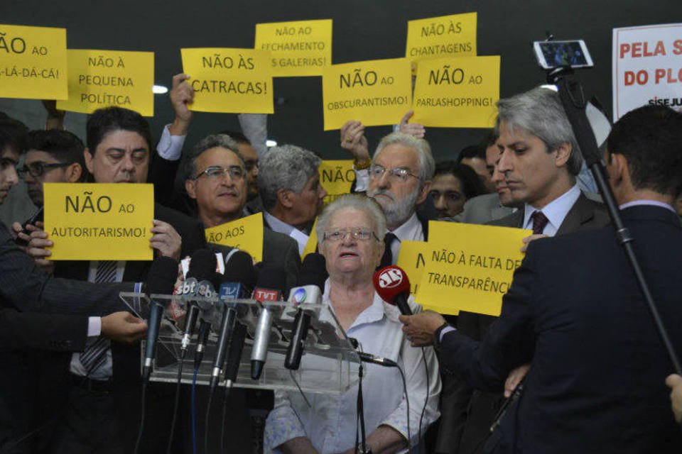Deputados criticam Cunha e falam em votação "irresponsável"