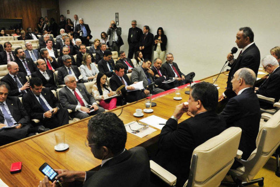 Parlamentares do PT obstruem sessão da CPI da Petrobras