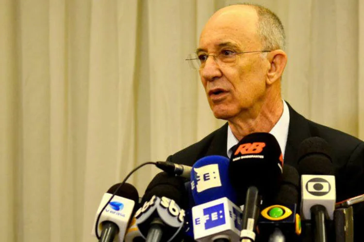 
	Rui: de acordo com ele, a 34&ordf; fase da Opera&ccedil;&atilde;o Lava Jato, denominada Arquivo X, deveria se chamar &quot;Opera&ccedil;&atilde;o Boca de Urna&quot;, uma vez que acontece &agrave;s v&eacute;speras das elei&ccedil;&otilde;es municipais
 (Rovena Rosa/Agência Brasil)