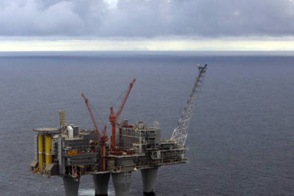 México abrirá campos de petróleo a empresas privadas