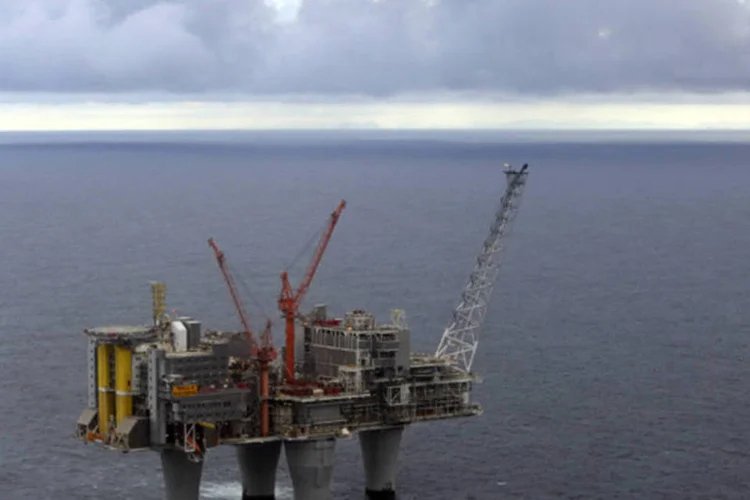 Buzzard, que normalmente produz cerca de 200 mil barris por dia, é o maior campo conectado ao gasoduto, que foi fechado para manutenção planejada para levar cinco dias (Bloomberg)