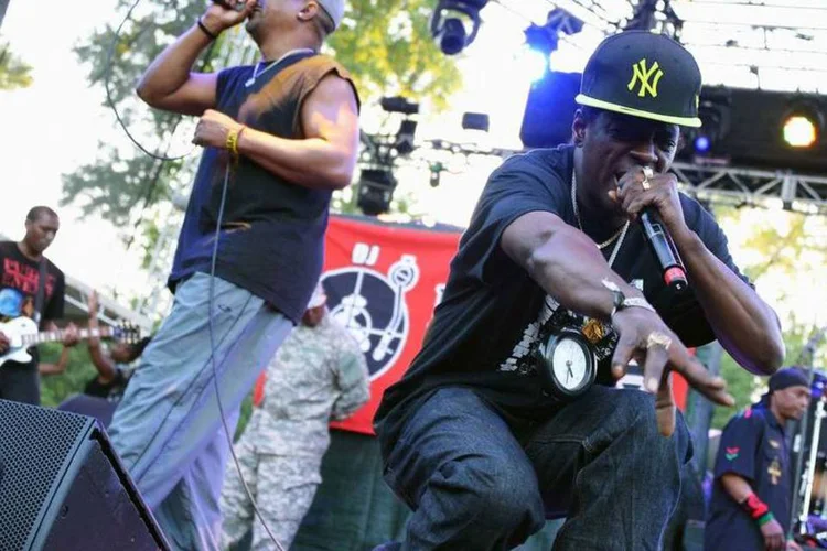 Rappers Chuck D e Flavor Flav, do Public Enemy, durante apresentação em Dover, Delaware (Theo Wargo/Getty Images for Firefly Music Festival)