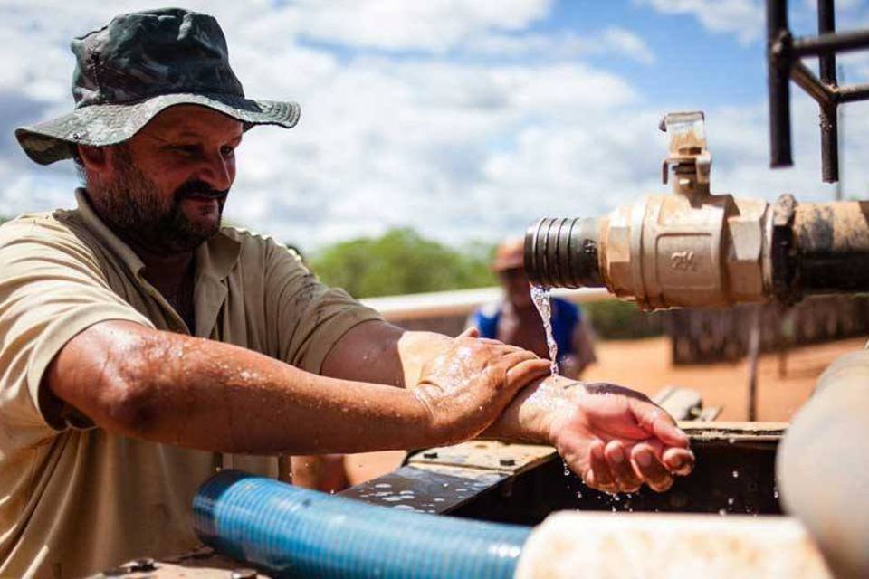 Caminhões-pipa no Ceará entregam água imprópria à população