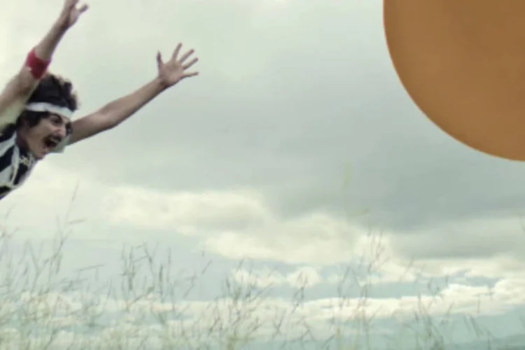 Filme do McDonald's: ele é inspirado na Corrida do Queijo, evento tradicional na Inglaterra (Reprodução/YouTube/McDonalds Brasil)