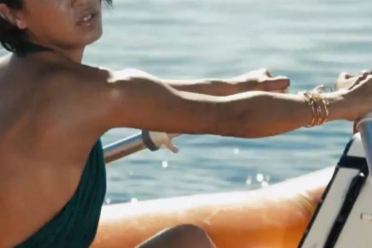 Publicidade da rede Equinox: conceito do comercial é o de que, se você estiver em forma, estará preparado para se meter em muitos tipos de problemas em 2014 (Reprodução/YouTube)