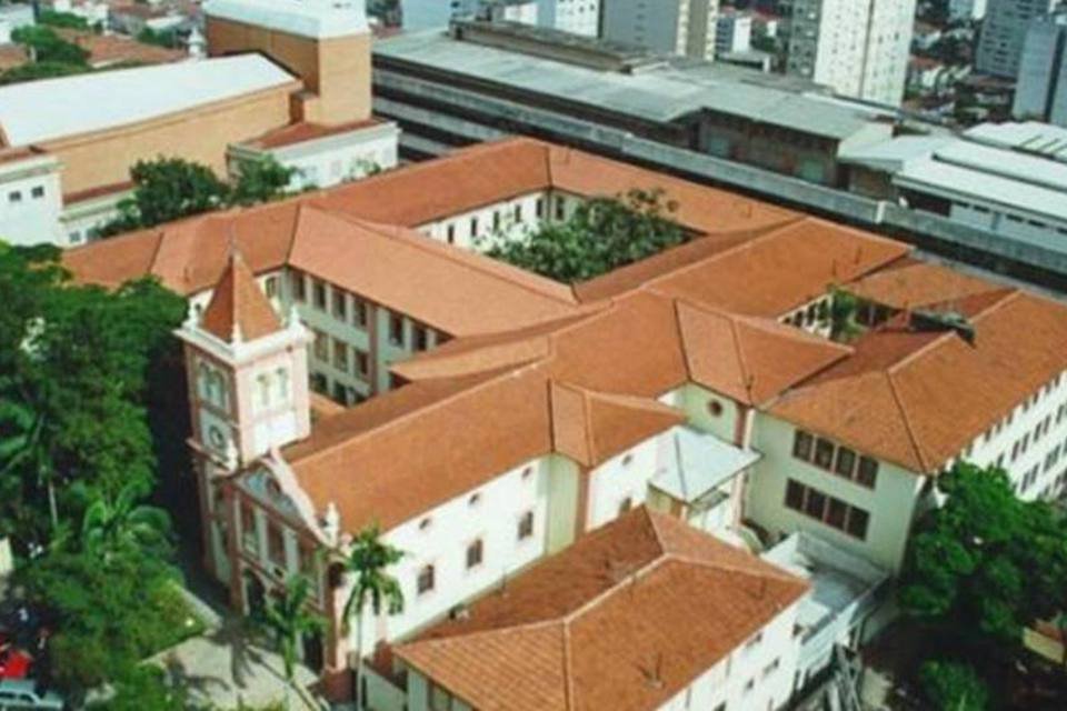 Após 10 anos, PUC-SP começa a pagar reajuste de professores