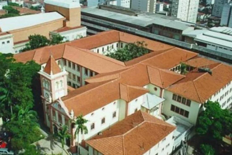 
	PUC de S&atilde;o Paulo, no bairro Perdizes: centro acad&ecirc;mico da institui&ccedil;&atilde;o afirma que a escolha da professora para o cargo de reitora violou estatuto da universidade
 (PUC/Divulgação)