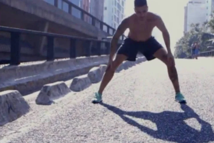 Rua fala em manifesto da Puma: a marca criou um filme que mostra a rua "falando" sobre sua terapia. (Reprodução/YouTube/PUMA)