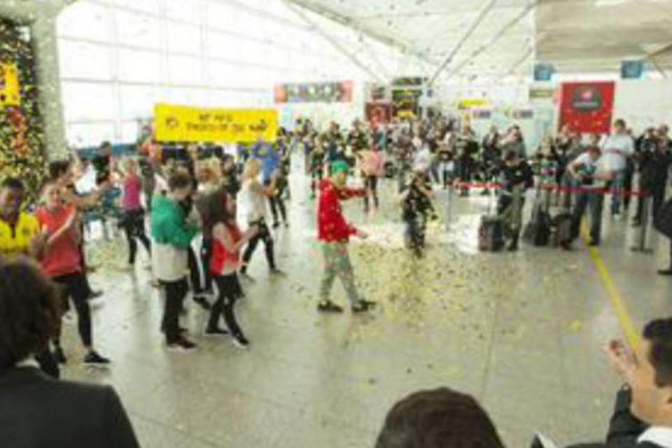 Puma surpreende jogadores do Borussia em aeroporto